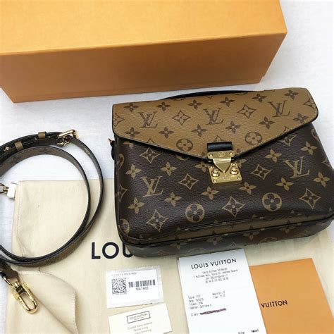 louis vuitton pochette metis schwarz|Louis Vuitton reverse pochette metis.